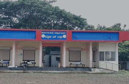  ವರ್ಷ ಕಳೆದರೂ ಉದ್ಘಾಟನೆ ಭಾಗ್ಯ ಕಾಣದ ಕಲ್ಲೋಳ ಹೈ ಟೆಕ್ ಬಸ್ ನಿಲ್ದಾಣ