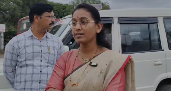 ಸಾರಿಗೆ ನೌಕರರ ಮುಷ್ಕರದಿಂದ ಜನರ ಪರದಾಟ ಸಾರಿಗೆ ನೌಕರರ ಮುಷ್ಕರದಿಂದ ಜನರ ಪರದಾಟ