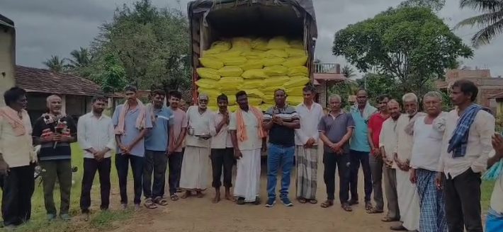 ಯೂರಿಯಾ ಗೊಬ್ಬರದ ಕೊರತೆಯ ವರದಿಗೆ ಸ್ಪಂದಿಸಿದ ಕೃಷಿ ಇಲಾಖೆ ಜಂಟಿ ನಿರ್ದೇಶಕ ಎಚ್.ಡಿ ಕೋಳೆಕರ ಯೂರಿಯಾ ಗೊಬ್ಬರದ ಕೊರತೆಯ ವರದಿಗೆ ಸ್ಪಂದಿಸಿದ ಕೃಷಿ ಇಲಾಖೆ ಜಂಟಿ ನಿರ್ದೇಶಕ ಎಚ್.ಡಿ ಕೋಳೆಕರ