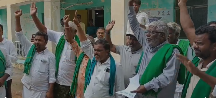 ವಿವಿಧ ಬೇಡಿಕೆಗಳ ಈಡೇರಿಕೆಗೆ ರಾಜ್ಯ ರೈತ ಸಂಘ, ಹಸಿರು ಸೇನೆ ಒತ್ತಾಯ ವಿವಿಧ ಬೇಡಿಕೆಗಳ ಈಡೇರಿಕೆಗೆ ರಾಜ್ಯ ರೈತ ಸಂಘ, ಹಸಿರು ಸೇನೆ ಒತ್ತಾಯ