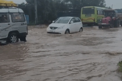 ಭಾರೀ ಮಳೆ: ಮನೆಗಳಿಗೆ ನುಗ್ಗಿದ ನೀರು, ಸಂಚಾರ ಅಸ್ತವ್ಯಸ್ತ