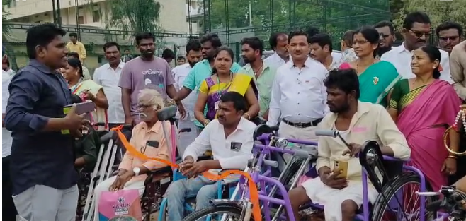 ವಿಶೇಷ ಚೇತನರಿಗೆ ಬ್ಯಾಟರಿ ಚಾಲಿತ ಮೂರು ಚಕ್ರ ಬೈಸಿಕಲ್ ವಿತರಣೆ ವಿಶೇಷ ಚೇತನರಿಗೆ ಬ್ಯಾಟರಿ ಚಾಲಿತ ಮೂರು ಚಕ್ರ ಬೈಸಿಕಲ್ ವಿತರಣೆ