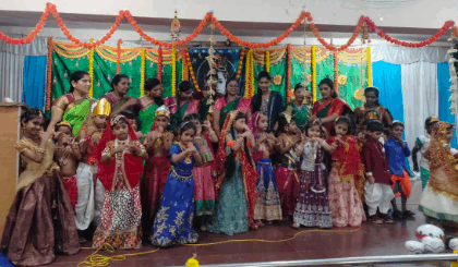 ರಾಧಾಕೃಷ್ಣ ವೇಷ ಧರಿಸಿ ಸಂಭ್ರಮಿಸಿದ ರಾಜಗುರು ಶಾಲೆಯ ಪುಟಾಣಿಗಳು