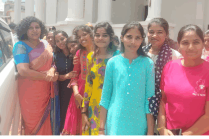 ಬಸ್ ಸೌಲಭ್ಯ ಕಲ್ಪಿಸಲು ಕಾಲೇಜು ವಿದ್ಯಾರ್ಥಿನಿಯರ ಮನವಿ