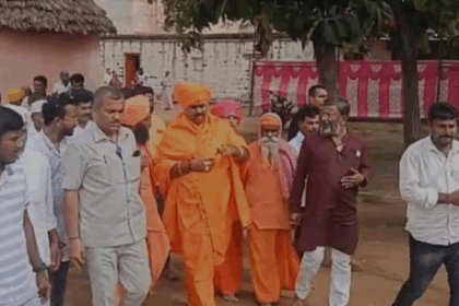 ಮುಗುಳುಕೋಡಮಠಕ್ಕೆ ಡಾ! ಶ್ರೀ ಮುರುಘರಾಜೇಂದ್ರ್ ಮಹಾಸ್ವಾಮಿಗಳು ಭೇಟಿ