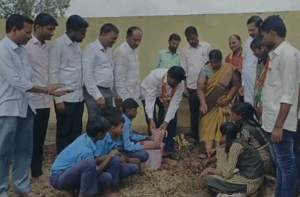 ಪರಭಾಷೆಯನ್ನು ಗೌರವಿಸಿ ನಮ್ಮ ಭಾಷೆಯನ್ನು ಪ್ರೀತಿಸಿ: ಸ್ವಾಮಿ ಬಿ ಹಿರೇಮಠ