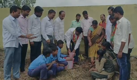 ಪರಭಾಷೆಯನ್ನು ಗೌರವಿಸಿ ನಮ್ಮ ಭಾಷೆಯನ್ನು ಪ್ರೀತಿಸಿ: ಸ್ವಾಮಿ ಬಿ ಹಿರೇಮಠ