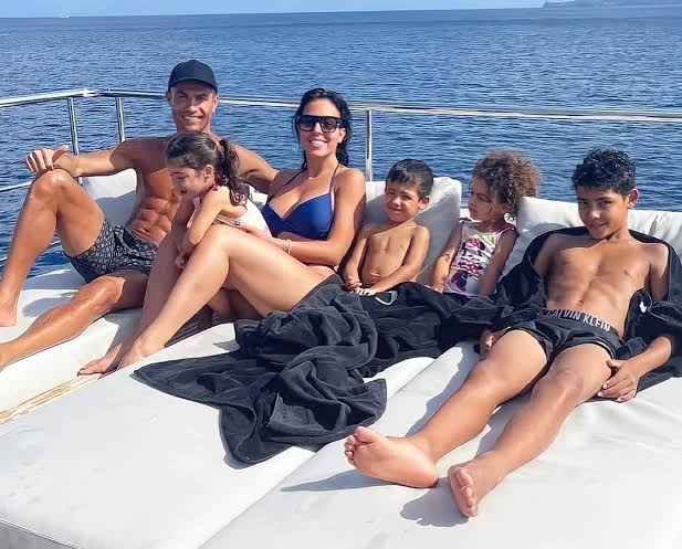 ನಾಲ್ಕು ಮಕ್ಕಳ ಬಳಿಕ ನಿಶ್ಚಿತಾರ್ಥ ಮಾಡಿಕೊಂಡ ಕ್ರಿಸ್ಟಿಯಾನೊ ರೊನಾಲ್ಡೊ