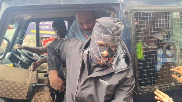 ಧರ್ಮಸ್ಥಳ ಕೇಸ್ ಗೆ ಬಿಗ್ ಟ್ವಿಸ್ಟ್ : 30 ಕಡೆ 300 ಹೆಣ ಹೂತಿದ್ದೇನೆ ಎಂದು ಅನಾಮಿಕ ಧರ್ಮಸ್ಥಳ ಕೇಸ್ ಗೆ ಬಿಗ್ ಟ್ವಿಸ್ಟ್ : 30 ಕಡೆ 300 ಹೆಣ ಹೂತಿದ್ದೇನೆ ಎಂದು ಅನಾಮಿಕ