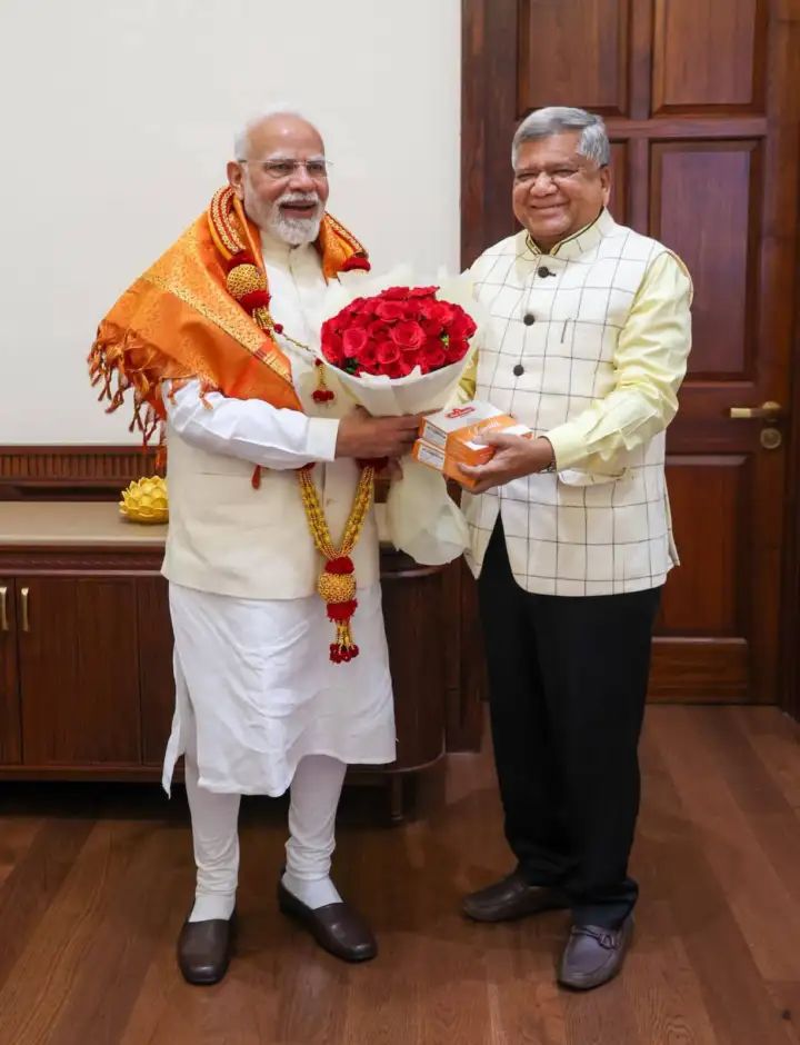 ಪ್ರಧಾನಿ ಭೇಟಿಯಾದ ಜಗದೀಶ್ ಶೆಟ್ಟರ್ : ಹಲವು ಬೇಡಿಕೆಗಳಿಗೆ ಮೋದಿ ಅಸ್ತು ಪ್ರಧಾನಿ ಭೇಟಿಯಾದ ಜಗದೀಶ್ ಶೆಟ್ಟರ್ : ಹಲವು ಬೇಡಿಕೆಗಳಿಗೆ ಮೋದಿ ಅಸ್ತು