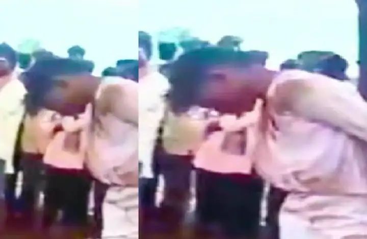 ರಾಮದುರ್ಗ : ಯುವತಿಯನ್ನ ಚುಡಾಯಿಸಿದಕ್ಕೆ ವ್ಯಕ್ತಿಯನ್ನ ಮರಕ್ಕೆ ಕಟ್ಟಿ ಹಾಕಿ ಹಲ್ಲೆ ರಾಮದುರ್ಗ : ಯುವತಿಯನ್ನ ಚುಡಾಯಿಸಿದಕ್ಕೆ ವ್ಯಕ್ತಿಯನ್ನ ಮರಕ್ಕೆ ಕಟ್ಟಿ ಹಾಕಿ ಹಲ್ಲೆ