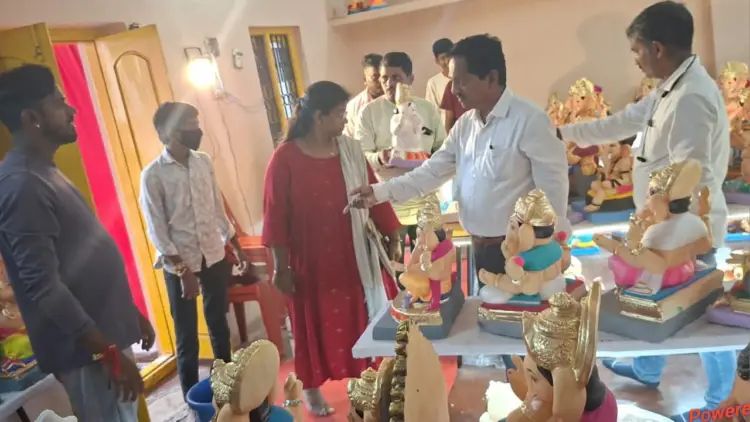 ಪಿಒಪಿ ಗಣೇಶ ವಿಗ್ರಹ ಅಂಗಡಿಗಳ ಮೇಲೆ ದಾಳಿ ಪಿಒಪಿ ಗಣೇಶ ವಿಗ್ರಹ ಅಂಗಡಿಗಳ ಮೇಲೆ ದಾಳಿ