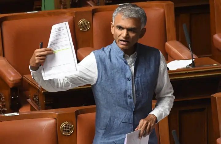 ಇನ್ಮುಂದೆ ಶಿಕ್ಷಣ, ಕೈಗಾರಿಕೆಗೆ ಜಮೀನು ಖರೀದಿ ಅನುಮತಿ ಡಿಸಿ ಕೈಯಲ್ಲಿ : ವಿಧೇಯಕ ಮಂಡನೆ 