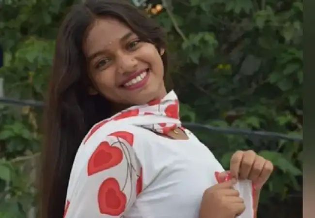 ನೇಣು ಬಿಗಿದುಕೊಂಡು 16 ವರ್ಷದ ಬಾಲಕಿ ಆತ್ಮಹತ್ಯೆ ನೇಣು ಬಿಗಿದುಕೊಂಡು 16 ವರ್ಷದ ಬಾಲಕಿ ಆತ್ಮಹತ್ಯೆ