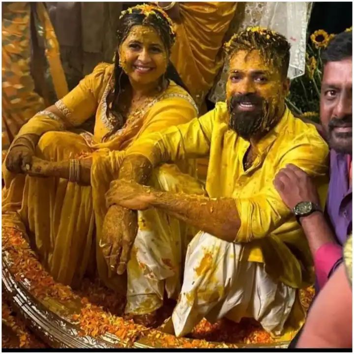 ಇಂದು ಹಸಿ ಮನೆ ಏರಲಿರುವ ನಿರೂಪಕಿ ಅನುಶ್ರೀ : ಅರಿಶಿಣ ಶಾಸ್ತ್ರದ ಫೋಟೋ ವೈರಲ್ ಇಂದು ಹಸಿ ಮನೆ ಏರಲಿರುವ ನಿರೂಪಕಿ ಅನುಶ್ರೀ : ಅರಿಶಿಣ ಶಾಸ್ತ್ರದ ಫೋಟೋ ವೈರಲ್