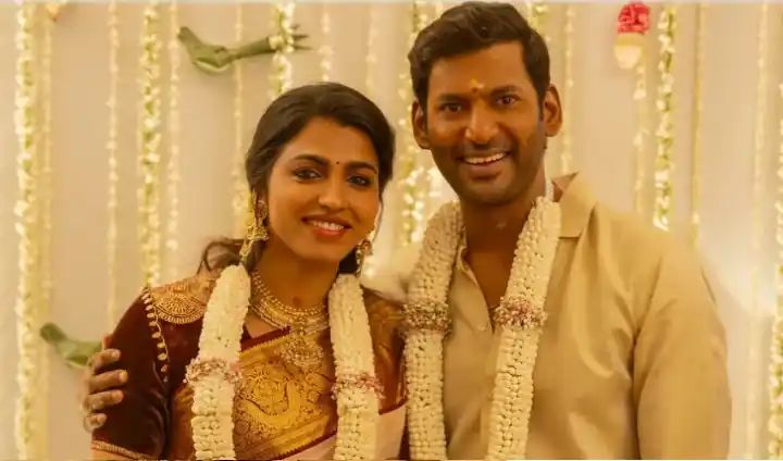 48ನೇ ಹುಟ್ಟುಹಬ್ಬದ ದಿನವೇ ನಟಿ ‘ಸಾಯಿ ಧನ್ಶಿಕಾ’ ಜೊತೆ ವಿಶಾಲ್ ನಿಶ್ಚಿತಾರ್ಥ 48ನೇ ಹುಟ್ಟುಹಬ್ಬದ ದಿನವೇ ನಟಿ ‘ಸಾಯಿ ಧನ್ಶಿಕಾ’ ಜೊತೆ ವಿಶಾಲ್ ನಿಶ್ಚಿತಾರ್ಥ