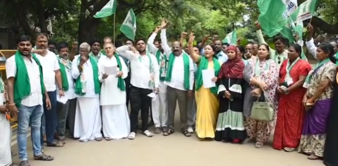 ಸಮರ್ಪಕ ರಸಗೊಬ್ಬರ ಪೂರೈಕೆಗೆ ಆಗ್ರಹಿಸಿ ಜೆಡಿಎಸ್ ಪ್ರತಿಭಟನೆ ಸಮರ್ಪಕ ರಸಗೊಬ್ಬರ ಪೂರೈಕೆಗೆ ಆಗ್ರಹಿಸಿ ಜೆಡಿಎಸ್ ಪ್ರತಿಭಟನೆ