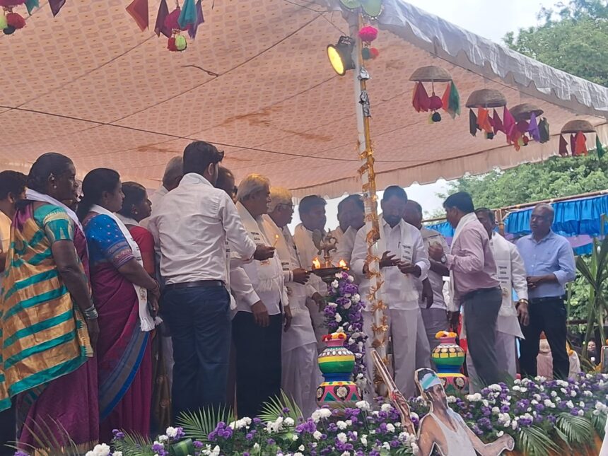 ಗ್ರಾಮೀಣ ದಸರಾ ಉತ್ಸಾಹಕ್ಕೆ ಚಾಲನೆ ನೀಡಿದ: ಸಚಿವ ಶರಣಬಸಪ್ಪ ದರ್ಶನಾಪುರ ಗ್ರಾಮೀಣ ದಸರಾ ಉತ್ಸಾಹಕ್ಕೆ ಚಾಲನೆ ನೀಡಿದ: ಸಚಿವ ಶರಣಬಸಪ್ಪ ದರ್ಶನಾಪುರ