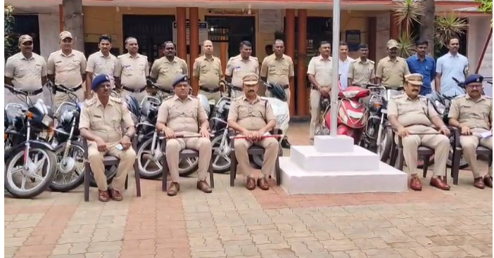 10 ಲಕ್ಷ ರೂ ಬೆಲೆ ಬಾಳುವ 22 ಬೈಕಗಳ ಕದ್ದ ಕಳ್ಳನ ಹೆಡೆ ಮುರಿ ಕಟ್ಟಿದ ಪೊಲೀಸರು 10 ಲಕ್ಷ ರೂ ಬೆಲೆ ಬಾಳುವ 22 ಬೈಕಗಳ ಕದ್ದ ಕಳ್ಳನ ಹೆಡೆ ಮುರಿ ಕಟ್ಟಿದ ಪೊಲೀಸರು