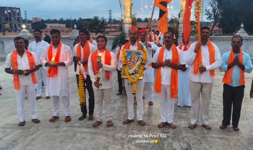 ಇಂಚಲ ಹಿಂದೂ ಬಾಂಧವರಿಂದ ಅದ್ದೂರಿ ದುರ್ಗಾ ಮಾತಾ ದೌಡ ಇಂಚಲ ಹಿಂದೂ ಬಾಂಧವರಿಂದ ಅದ್ದೂರಿ ದುರ್ಗಾ ಮಾತಾ ದೌಡ