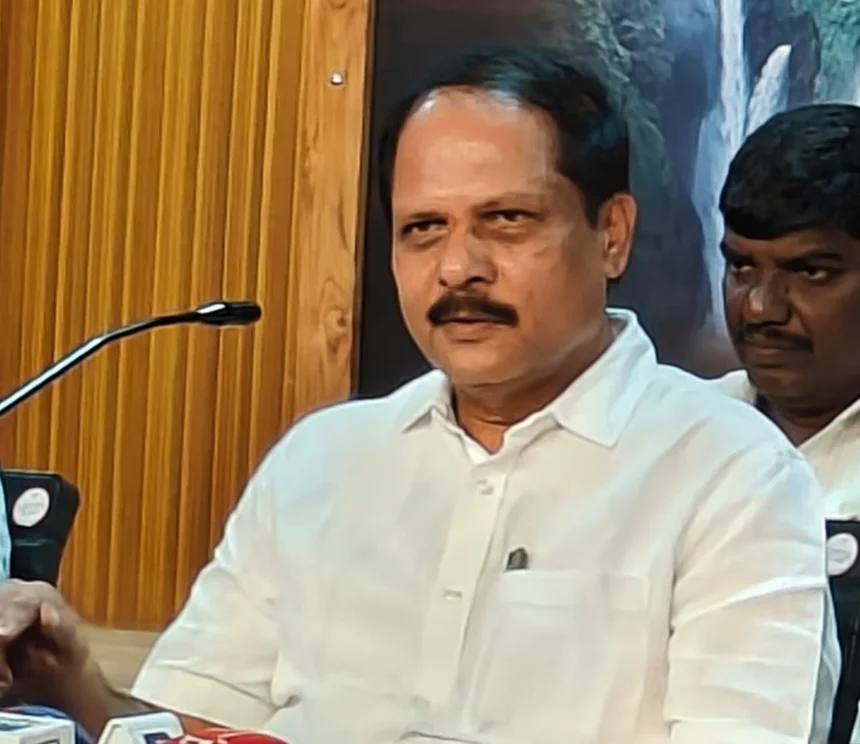 AI ಬಳಸಿ ನನ್ನ ವಿರುದ್ಧ ಷಡ್ಯಂತ್ರ CM ಸೂಚಿಸಿದರೆ ರಾಜೀನಾಮೆ ಕೊಡುವೆ: ಎಸ್‌.ರವಿಕುಮಾರ್