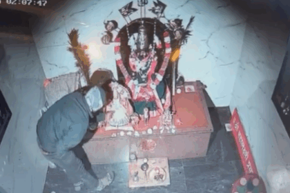 ಮಲಿಕವಾಡ ಶ್ರೀ ಮಹಾಲಕ್ಷ್ಮಿ ದೇವಸ್ಥಾನದಲ್ಲಿ ಮಧ್ಯರಾತ್ರಿ ಕಳ್ಳತನ, ನಗದು ಮತ್ತು ದೇವಿಯ ಆಭರಣಗಳು ಕಳ್ಳತನ ಸಿ ಸಿ ಕ್ಯಾಮೆರಾದಲ್ಲಿ ಸೆರೆ