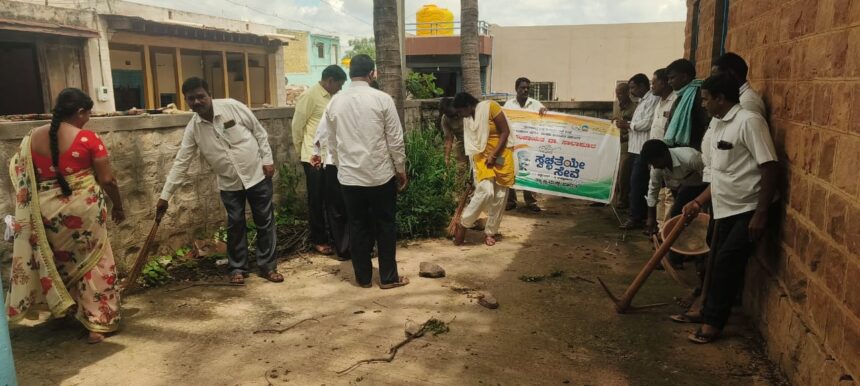 ದಾ.ಸಾಲಾಪೂರ ಗ್ರಾಮ ಪಂಚಾಯಿತಿಯಲ್ಲಿ ಸ್ವಚ್ಛ ಭಾರತ ಮಿಷನ್ -ಸ್ವಚ್ಛತೆಯೇ ಸೇವೆ ದಾ.ಸಾಲಾಪೂರ ಗ್ರಾಮ ಪಂಚಾಯಿತಿಯಲ್ಲಿ ಸ್ವಚ್ಛ ಭಾರತ ಮಿಷನ್ -ಸ್ವಚ್ಛತೆಯೇ ಸೇವೆ