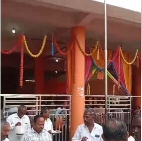 ಗ್ರಾಮಕ್ಕೆ ಹೋಳಿಗೆ ತುಪ್ಪದ ಊಟ ಹಾಕಿದ ಗಜಾನನ ಮಂಡಳ