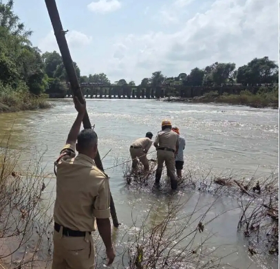 ಬೆಳಗಾವಿ ಗಣೇಶ ವಿಸರ್ಜನೆ ವೇಳೆ ಇಬ್ಬರು ದುರ್ಮರಣ ಬೆಳಗಾವಿ ಗಣೇಶ ವಿಸರ್ಜನೆ ವೇಳೆ ಇಬ್ಬರು ದುರ್ಮರಣ