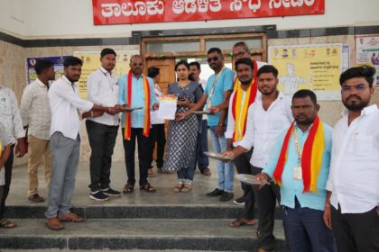 ಅಡಕಿ ಮುರಾರ್ಜಿ ದೇಸಾಯಿ ವಸತಿ ಶಾಲೆಯ ವಸತಿ ಪಾಲಕರನ್ನು ಹಾಗೂ ಪ್ರಾಚಾರ್ಯರರನ್ನು ವಜಾಗೊಳಿಸುವಂತೆ ಕರವೇ ಮನವಿ