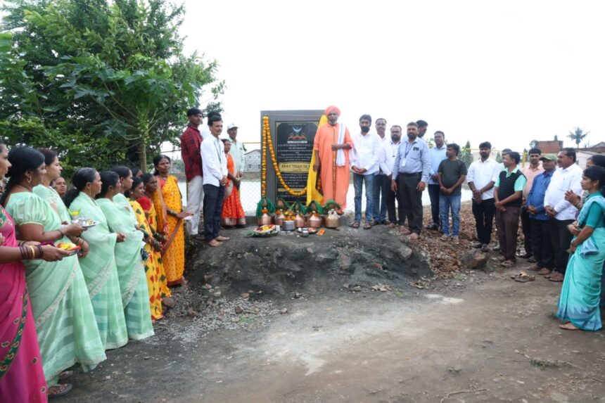 ನಿಪ್ಪಾಣಿ ಶ್ರೀ ಕ್ಷೇತ್ರ ಧರ್ಮಸ್ಥಳ ಗ್ರಾಮಾಭಿವೃದ್ಧಿ ನಾಮಫಲಕ ಹಾಗೂ ಬಾಗಿನ ಅರ್ಪಣೆ ನಿಪ್ಪಾಣಿ ಶ್ರೀ ಕ್ಷೇತ್ರ ಧರ್ಮಸ್ಥಳ ಗ್ರಾಮಾಭಿವೃದ್ಧಿ ನಾಮಫಲಕ ಹಾಗೂ ಬಾಗಿನ ಅರ್ಪಣೆ