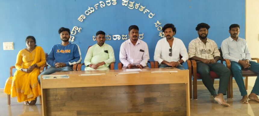 ದಸರಾ ಆಚರಣೆಗೆ ಜನಪ್ರತಿನಿಧಿಗಳ ನಿರ್ಲಕ್ಷ್ಯ :ಜಿಲ್ಲಾ ಯುವ ಕಲಾವಿದರ ಬಳಗದಿಂದ ಆರೋಪ ದಸರಾ ಆಚರಣೆಗೆ ಜನಪ್ರತಿನಿಧಿಗಳ ನಿರ್ಲಕ್ಷ್ಯ :ಜಿಲ್ಲಾ ಯುವ ಕಲಾವಿದರ ಬಳಗದಿಂದ ಆರೋಪ