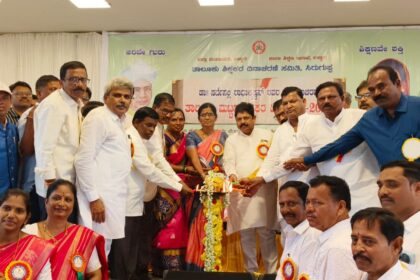 ಅದ್ದೂರಿಯಾಗಿ ಜರುಗಿದ ಶಿಕ್ಷಕರ ದಿನಾಚರಣೆ, ಗುರುಗಳಿಗೆ ಮನ್ನಣೆ.