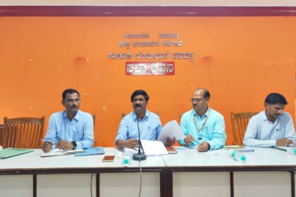 ಜಿ.ಪಂ. ಯೋಜನಾ ನಿರ್ದೇಶಕರಾದ ರವಿ ಬಂಗಾರೆಪ್ಪನವರ ಅವರ ಅಧ್ಯಕ್ಷತೆಯಲ್ಲಿ ವಿವಿಧ ಯೋಜನೆಗಳ ಕುರಿತು ಪ್ರಗತಿ ಪರಿಶೀಲನಾ ಸಭೆ