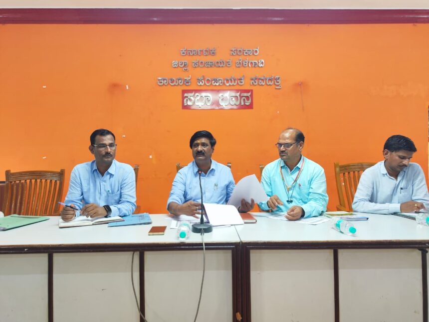 ಜಿ.ಪಂ. ಯೋಜನಾ ನಿರ್ದೇಶಕರಾದ ರವಿ ಬಂಗಾರೆಪ್ಪನವರ ಅವರ ಅಧ್ಯಕ್ಷತೆಯಲ್ಲಿ ವಿವಿಧ ಯೋಜನೆಗಳ ಕುರಿತು ಪ್ರಗತಿ ಪರಿಶೀಲನಾ ಸಭೆ