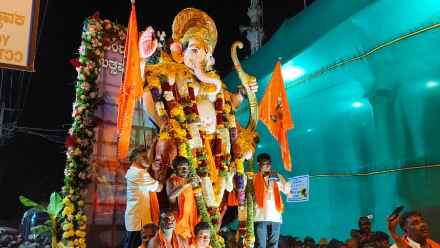 ಹಿಂದೂ ಮಹಾಸಭಾ ಗಣೇಶೋತ್ಸವ ಅದ್ದೂರಿ ಶೋಭಯಾತ್ರೆ