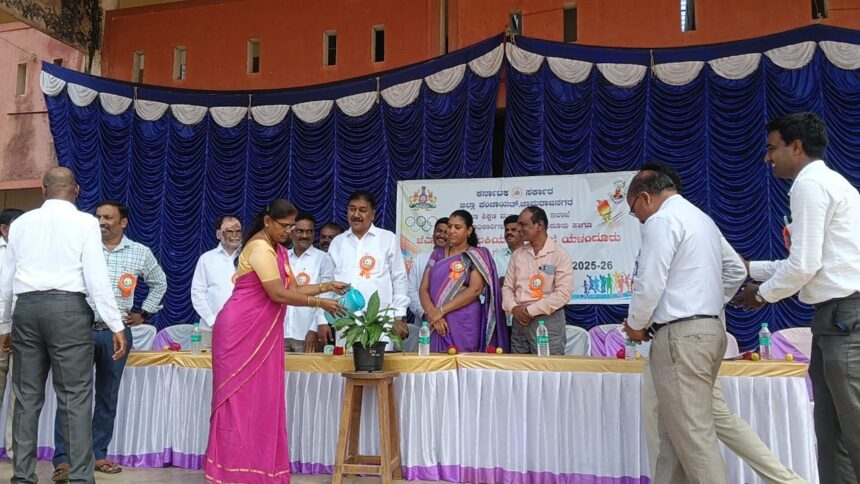 ಪ್ರೌಢಶಾಲೆಗಳ ಯಳಂದೂರು ತಾಲ್ಲೋಕು ಮಟ್ಟದ ಕ್ರೀಡಾಕೂಟಕೆ ಎ. ಆರ್. ಕೃಷ್ಣ ಮೂರ್ತಿ ಚಾಲನೆ