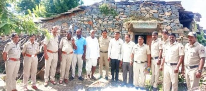  ಅಕ್ರಮ ಸೇಂದಿ ಮಾರಾಟಗಾರರ ಮೇಲೆ ಅಬಕಾರಿ ಇಲಾಖೆ ದಾಳಿ