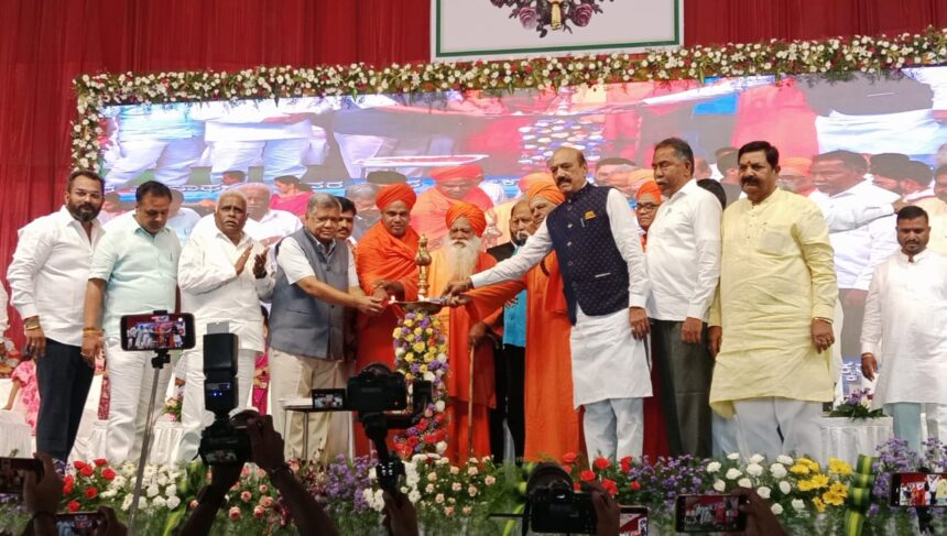 ಉಮೇಶ್ ಕತ್ತಿ ಉತ್ತರ ಕರ್ನಾಟಕದ ಕನಸುಗಾರ ಗ್ರಂಥ ಲೋಕಾರ್ಪಣೆ ಉಮೇಶ್ ಕತ್ತಿ ಉತ್ತರ ಕರ್ನಾಟಕದ ಕನಸುಗಾರ ಗ್ರಂಥ ಲೋಕಾರ್ಪಣೆ