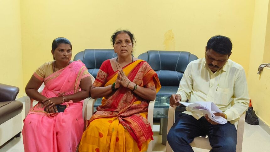 ನಕಲಿ ದಾಖಲೆ ಸೃಷ್ಟಿಸಿ ಬೇರೊಬ್ಬರ ಹೆಸರಿಗೆ ಪಹಣಿ ಬದಲಾವಣೆ: ಪ್ರಕರಣ ದಾಖಲು ನಕಲಿ ದಾಖಲೆ ಸೃಷ್ಟಿಸಿ ಬೇರೊಬ್ಬರ ಹೆಸರಿಗೆ ಪಹಣಿ ಬದಲಾವಣೆ: ಪ್ರಕರಣ ದಾಖಲು