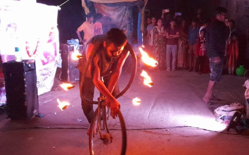 ಚಾಮುಂಡೇಶ್ವರಿ ಸೈಕಲ್ ಸರ್ಕಸ್ ನಿಂದ ವಿಶೇಷ ಕಲಾಪ್ರದರ್ಶನ ಚಾಮುಂಡೇಶ್ವರಿ ಸೈಕಲ್ ಸರ್ಕಸ್ ನಿಂದ ವಿಶೇಷ ಕಲಾಪ್ರದರ್ಶನ