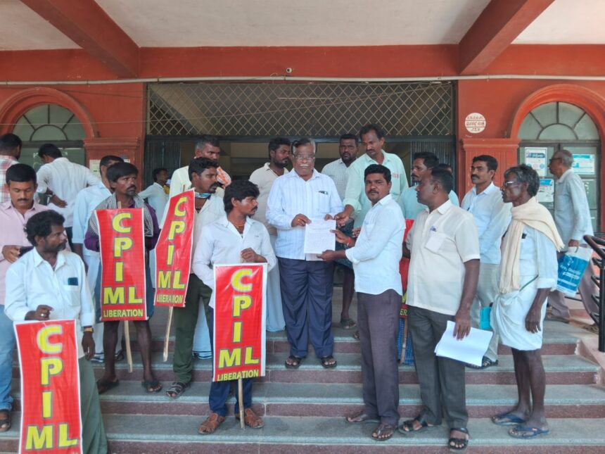 ಬೆಳೆ ನಷ್ಟ ಪರಿಹಾರಕ್ಕೆ ಸಿಪಿಐ(ಎಂಎಲ್) ಪ್ರತಿಭಟನೆ ಬೆಳೆ ನಷ್ಟ ಪರಿಹಾರಕ್ಕೆ ಸಿಪಿಐ(ಎಂಎಲ್) ಪ್ರತಿಭಟನೆ