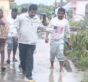 ಮಳಖೇಡ ಗ್ರಾಮಕ್ಕೆ ಎಸಿ ಪ್ರಭುರೆಡ್ಡಿ ಬೇಟಿ