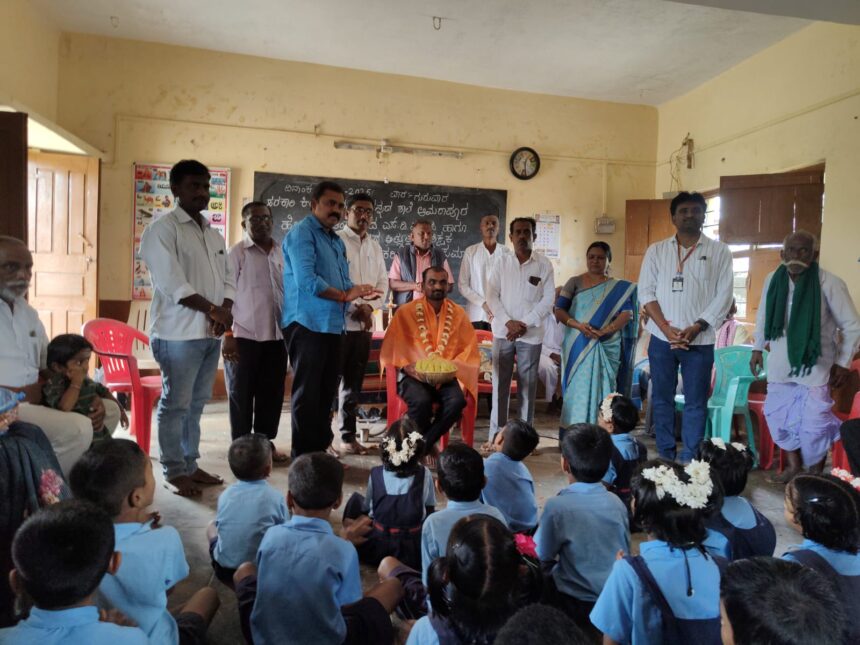 ಅಮರಾಪುರ ಶಾಲೆಗೆ ಎಸ್.ಡಿ.ಎಂ.ಸಿ ಅಧ್ಯಕ್ಷರಾಗಿ ರಾಜಶೇಖರ ನಡುವಿನಮನಿ ಆಯ್ಕೆ ಅಮರಾಪುರ ಶಾಲೆಗೆ ಎಸ್.ಡಿ.ಎಂ.ಸಿ ಅಧ್ಯಕ್ಷರಾಗಿ ರಾಜಶೇಖರ ನಡುವಿನಮನಿ ಆಯ್ಕೆ