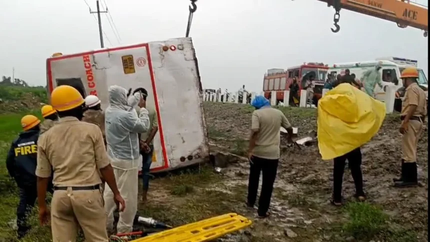 ಚಾಲಕನ ನಿಯಂತ್ರಣ ತಪ್ಪಿ ಬಸ್ ಪಲ್ಟಿ: 15 ಜನರಿಗೆ ಗಾಯ