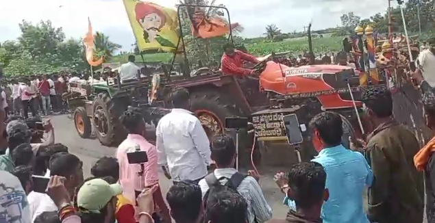 ಶ್ರೀ ಲಕ್ಷ್ಮೀದೇವಿ ಜಾತ್ರಾ ಮಹೋತ್ಸವದ ನಿಮಿತ್ತ ಟ್ರಾಕ್ಟರ್ ಜಗ್ಗುವ ಸ್ಪರ್ಧೆ
