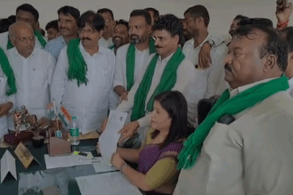 ‘ಮಲಪ್ರಭಾ ಸಕ್ಕರೆ ಕಾರ್ಖಾನೆ ಪುನಶ್ಚೇತನಕ್ಕಾಗಿ ನಮಗೆ ಮತನೀಡಿ’