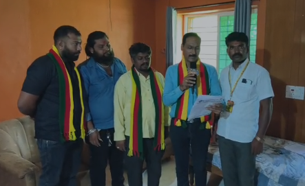 ಶಿಕ್ಷಕರ ವಿರುದ್ಧ ರಾಜಕೀಯ ಕಾರ್ಯಕ್ರಮಕ್ಕಾಗಿ ವಿದ್ಯಾರ್ಥಿಗಳನ್ನು ಭವಿಷ್ಯವನ್ನು ಕೈಬಿಟ್ಟ ಆರೋಪ ಶಿಕ್ಷಕರ ವಿರುದ್ಧ ರಾಜಕೀಯ ಕಾರ್ಯಕ್ರಮಕ್ಕಾಗಿ ವಿದ್ಯಾರ್ಥಿಗಳನ್ನು ಭವಿಷ್ಯವನ್ನು ಕೈಬಿಟ್ಟ ಆರೋಪ