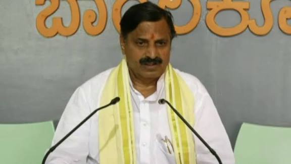 ಹಿಂದೂಗಳು ಆತ್ಮ ರಕ್ಷಣೆಗಾಗಿ ಶಸ್ತ್ರ, ಆಯುಧ ಇಟ್ಕೊಳಿ : ನಾರಾಯಣ ಭಾಂಡಗೆ ಹಿಂದೂಗಳು ಆತ್ಮ ರಕ್ಷಣೆಗಾಗಿ ಶಸ್ತ್ರ, ಆಯುಧ ಇಟ್ಕೊಳಿ : ನಾರಾಯಣ ಭಾಂಡಗೆ