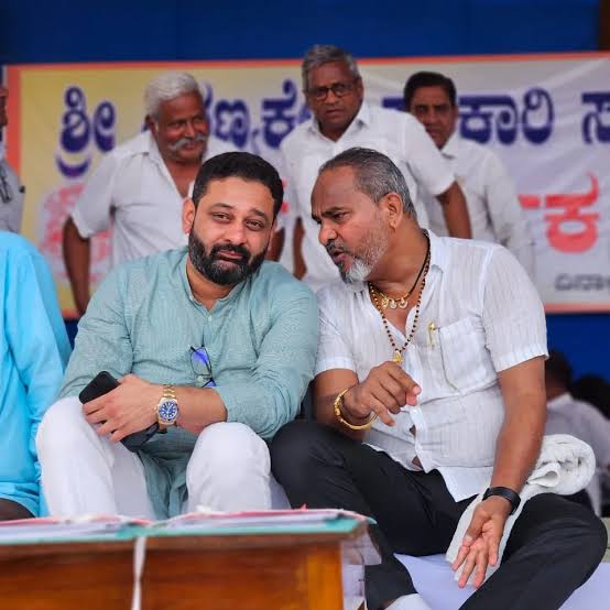 ಸಹಕಾರಿ ಸಂಘದ ಚುನಾವಣೆಯಲ್ಲಿ ಕತ್ತಿ ಟೀಂಗೆ ಭರ್ಜರಿ ಗೆಲುವು ಸಹಕಾರಿ ಸಂಘದ ಚುನಾವಣೆಯಲ್ಲಿ ಕತ್ತಿ ಟೀಂಗೆ ಭರ್ಜರಿ ಗೆಲುವು